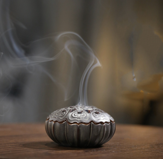 Lotus Pattern Ceramic Incense Burner - Vintage Style
